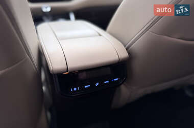 Внедорожник / Кроссовер Toyota Highlander 2020 в 