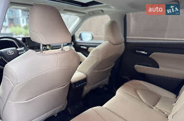Внедорожник / Кроссовер Toyota Highlander 2020 в 