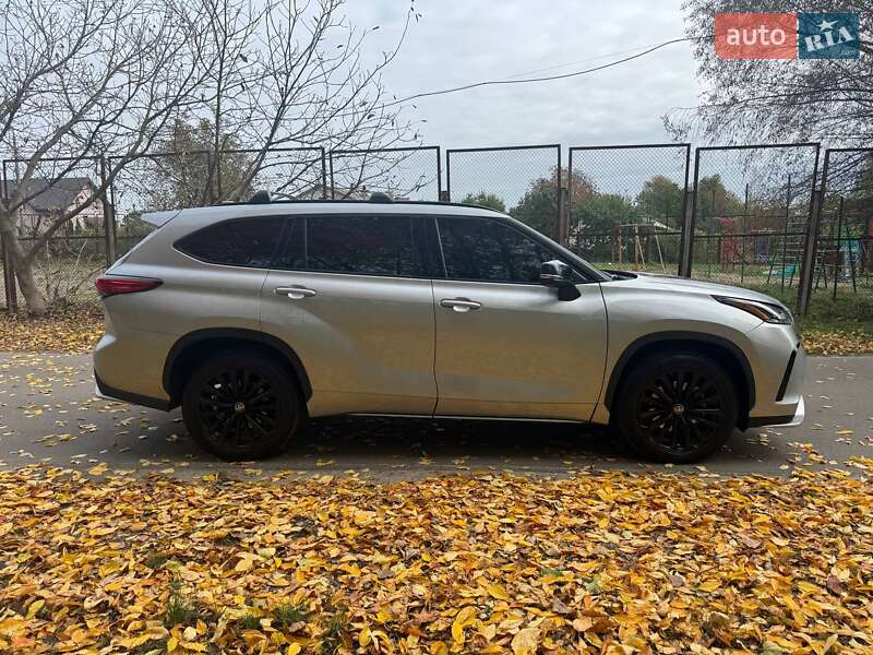 Внедорожник / Кроссовер Toyota Highlander 2023 в Киеве
