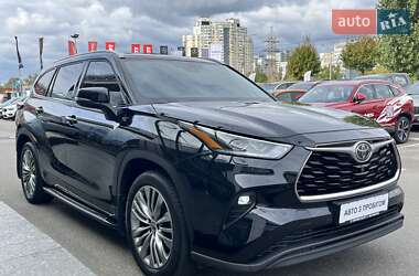 Внедорожник / Кроссовер Toyota Highlander 2021 в 