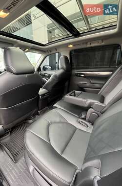Внедорожник / Кроссовер Toyota Highlander 2021 в 