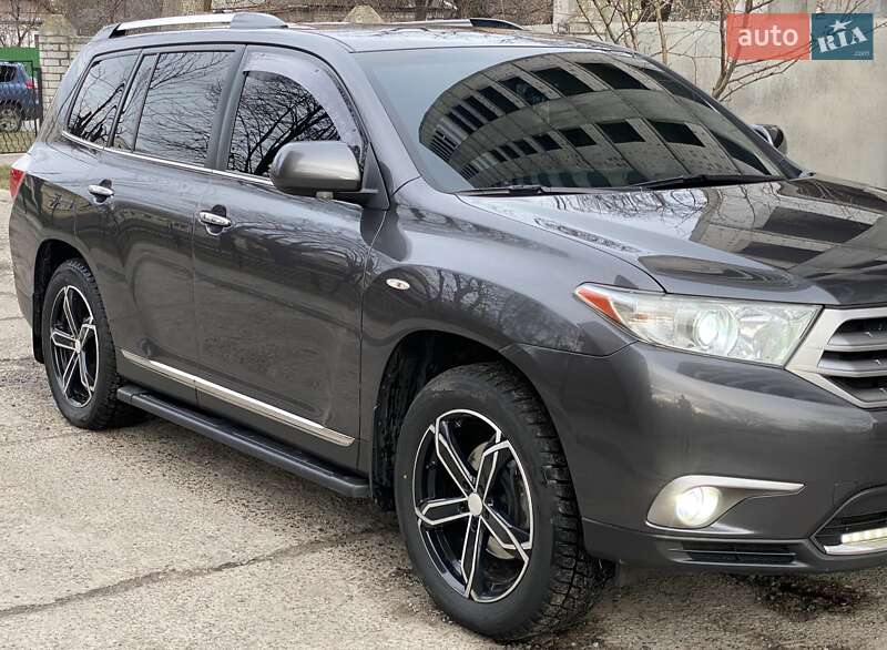 Внедорожник / Кроссовер Toyota Highlander 2013 в Черкассах