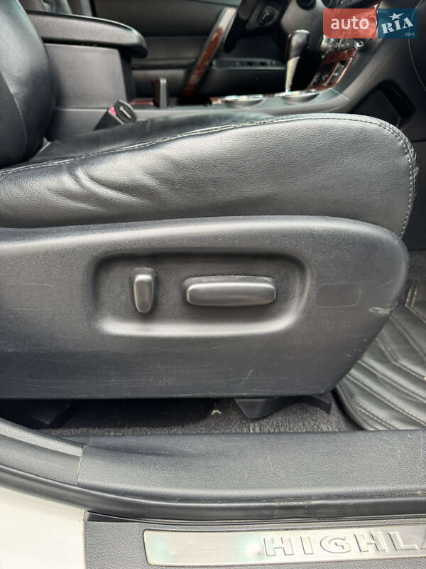 Внедорожник / Кроссовер Toyota Highlander 2010 в Киеве фото 15 Внедорожник / Кроссовер Toyota Highlander 2010 в Киеве