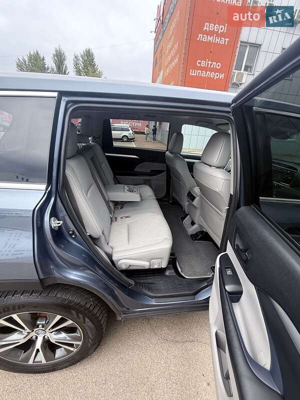 Внедорожник / Кроссовер Toyota Highlander 2017 в Киеве фото 5 Внедорожник / Кроссовер Toyota Highlander 2017 в Киеве