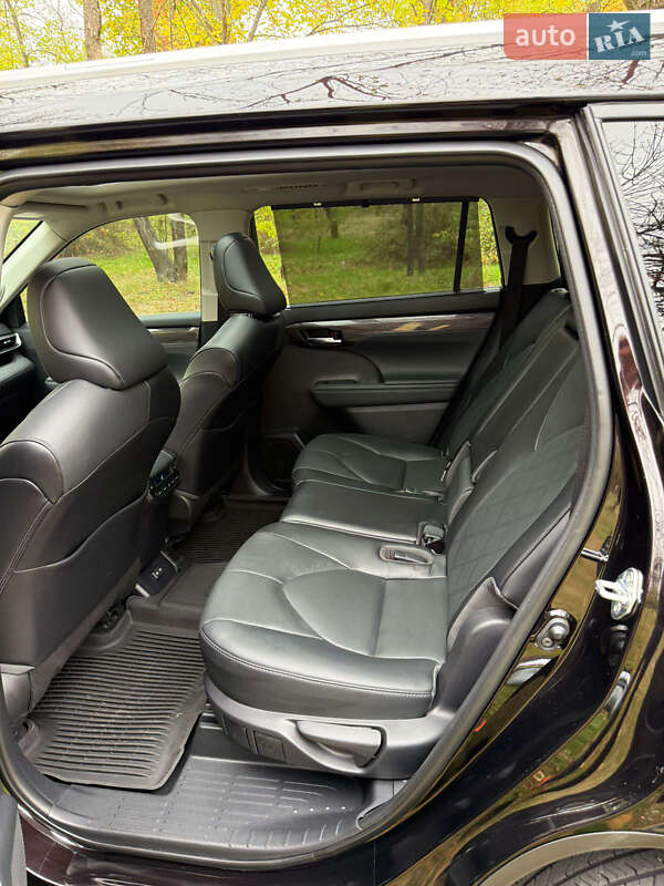Внедорожник / Кроссовер Toyota Highlander 2022 в Днепре