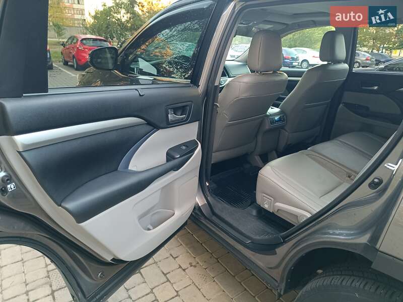 Внедорожник / Кроссовер Toyota Highlander 2017 в Днепре фото 36 Внедорожник / Кроссовер Toyota Highlander 2017 в Днепре
