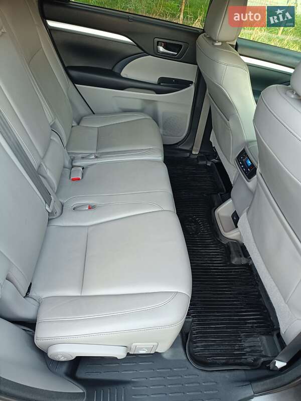Внедорожник / Кроссовер Toyota Highlander 2017 в Днепре фото 49 Внедорожник / Кроссовер Toyota Highlander 2017 в Днепре