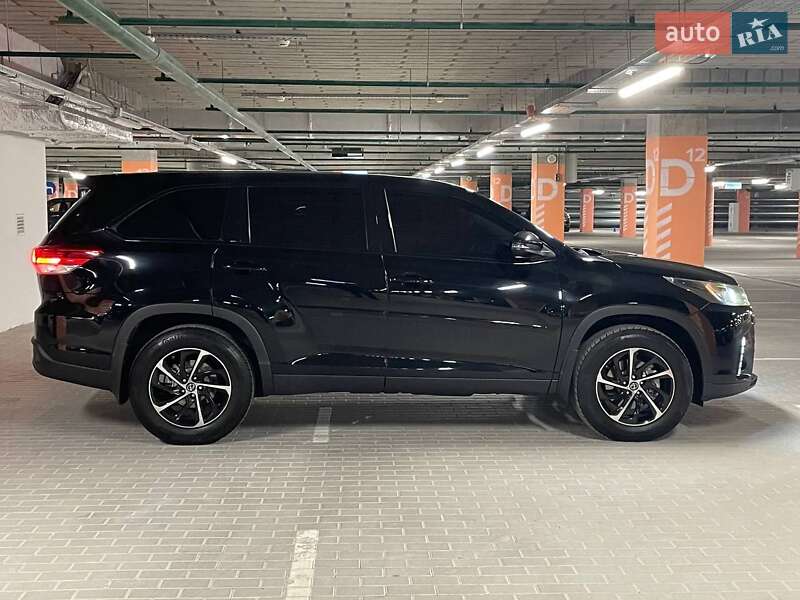 Внедорожник / Кроссовер Toyota Highlander 2018 в Киеве фото 6 Внедорожник / Кроссовер Toyota Highlander 2018 в Киеве