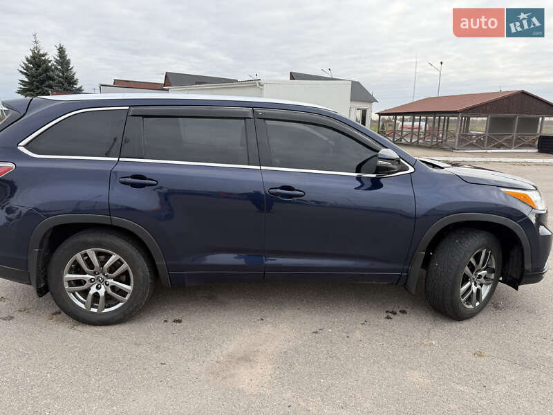 Позашляховик / Кросовер Toyota Highlander 2015 в Переяславі