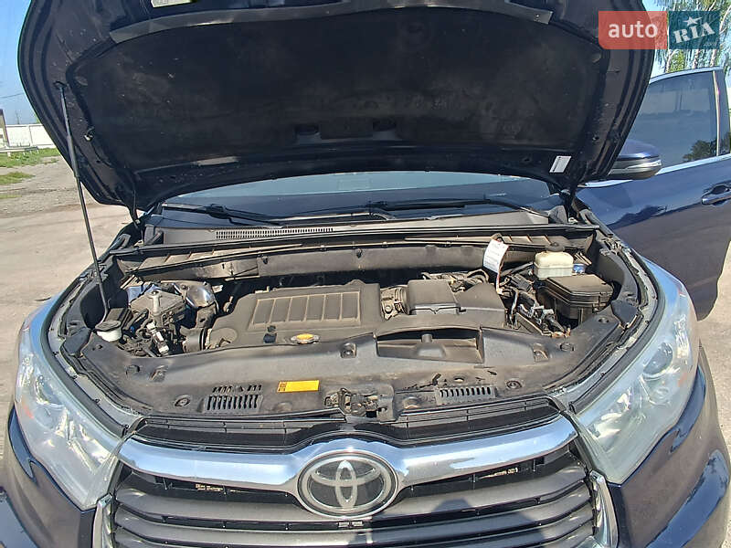 Позашляховик / Кросовер Toyota Highlander 2015 в Переяславі