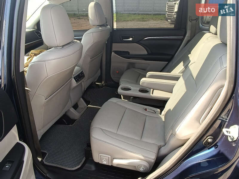 Позашляховик / Кросовер Toyota Highlander 2015 в Переяславі