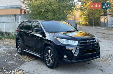 Внедорожник / Кроссовер Toyota Highlander 2017 в Хмельницком