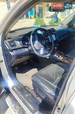Внедорожник / Кроссовер Toyota Highlander 2011 в 