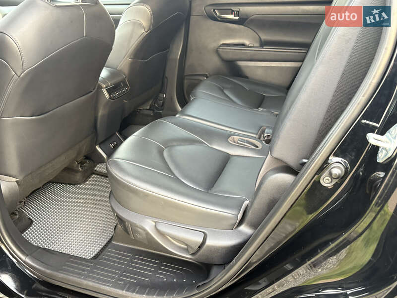 Внедорожник / Кроссовер Toyota Highlander 2020 в Луцке