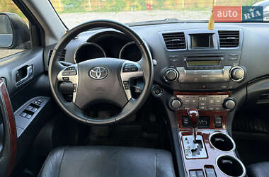 Внедорожник / Кроссовер Toyota Highlander 2011 в 