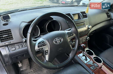 Внедорожник / Кроссовер Toyota Highlander 2011 в 
