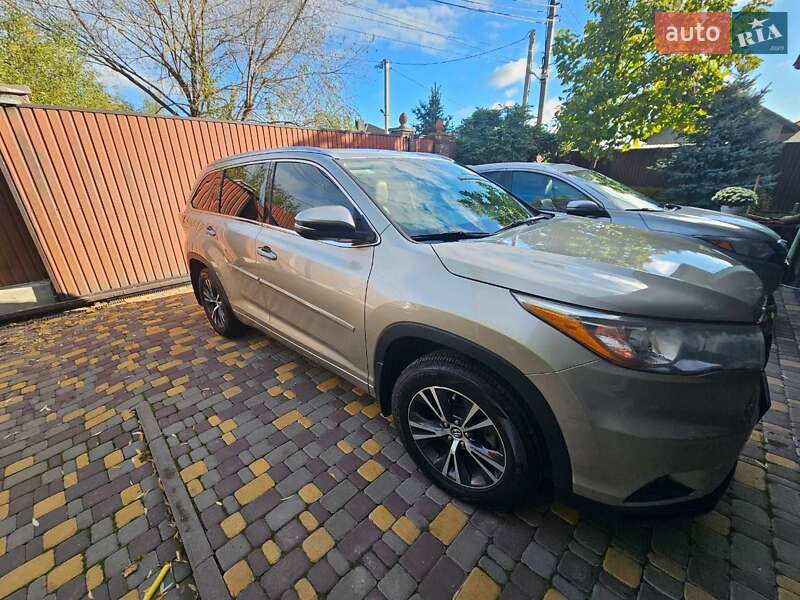 Внедорожник / Кроссовер Toyota Highlander 2016 в Киеве