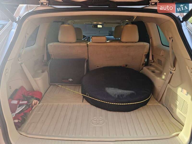 Внедорожник / Кроссовер Toyota Highlander 2016 в Киеве