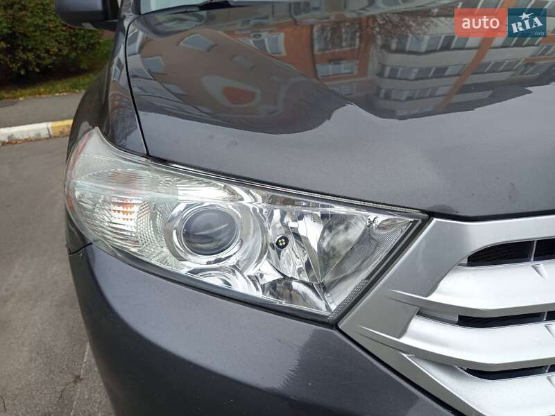 Внедорожник / Кроссовер Toyota Highlander 2011 в Буче