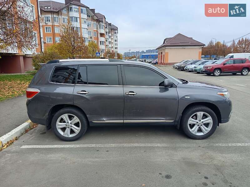 Внедорожник / Кроссовер Toyota Highlander 2011 в Буче