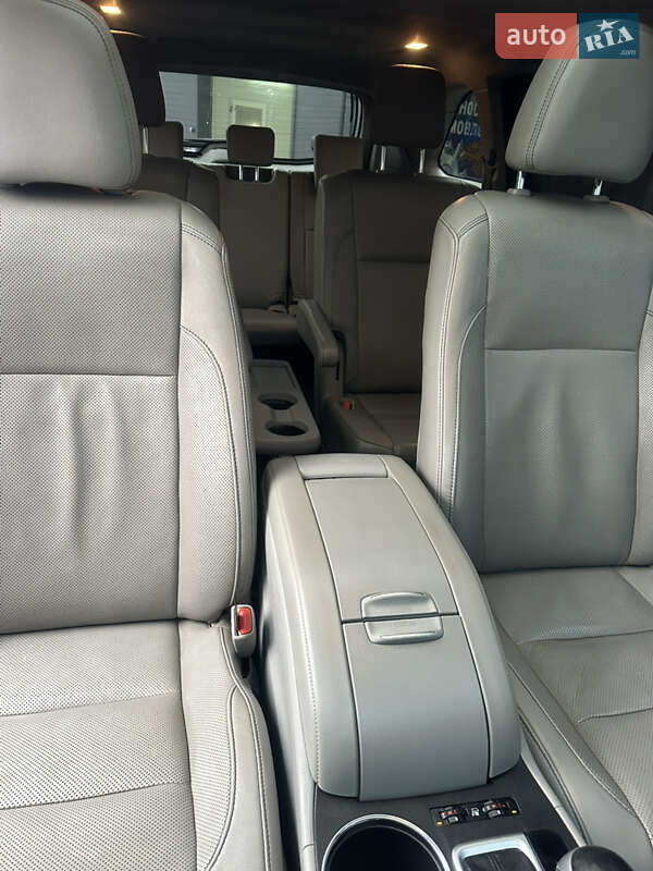 Внедорожник / Кроссовер Toyota Highlander 2014 в Харькове фото 15 Внедорожник / Кроссовер Toyota Highlander 2014 в Харькове