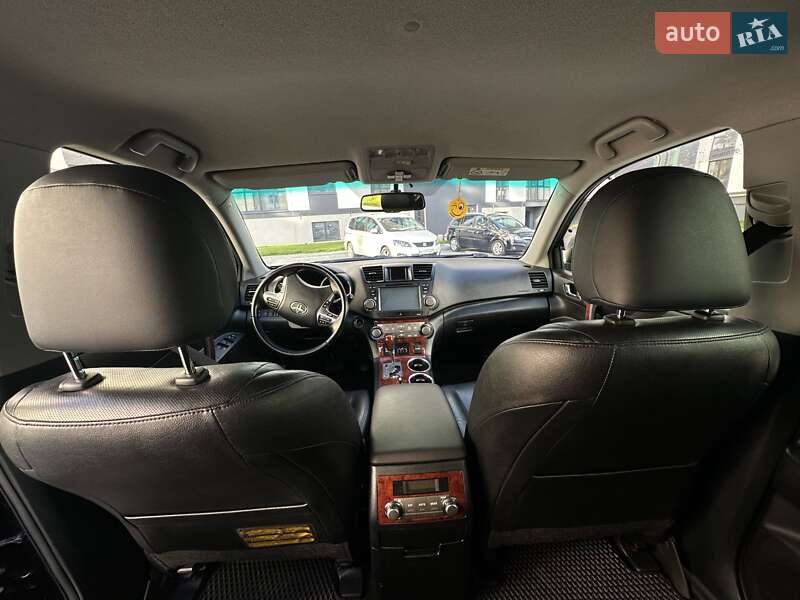 Внедорожник / Кроссовер Toyota Highlander 2013 в Сокале