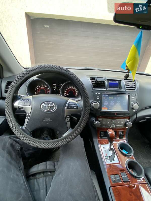 Внедорожник / Кроссовер Toyota Highlander 2012 в Черкассах