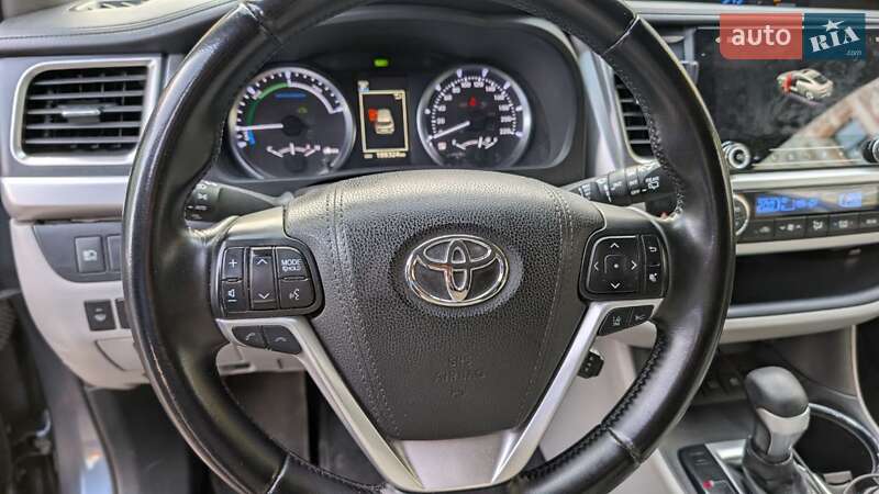 Позашляховик / Кросовер Toyota Highlander 2018 в Києві