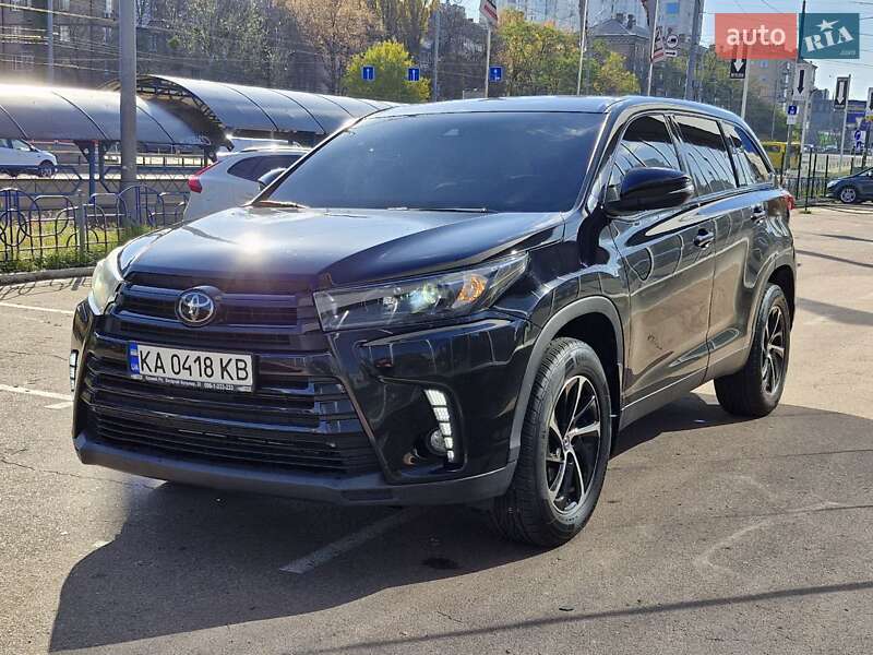 Внедорожник / Кроссовер Toyota Highlander 2018 в Киеве