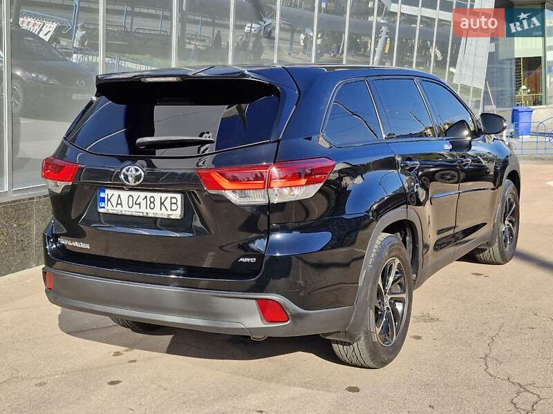 Внедорожник / Кроссовер Toyota Highlander 2018 в Киеве