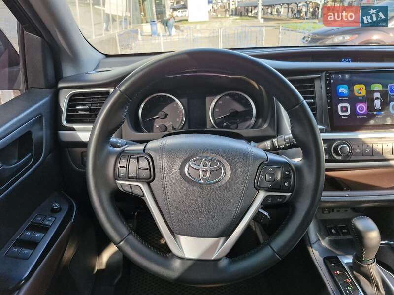 Внедорожник / Кроссовер Toyota Highlander 2018 в Киеве