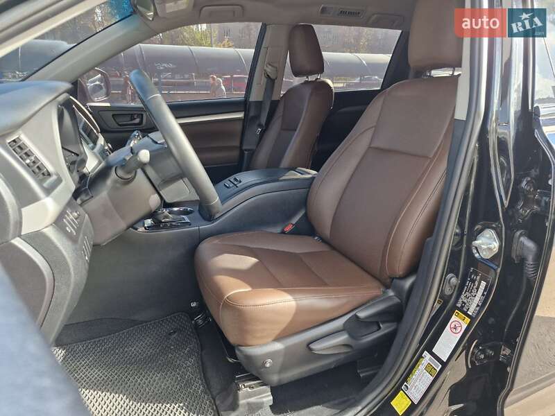 Внедорожник / Кроссовер Toyota Highlander 2018 в Киеве