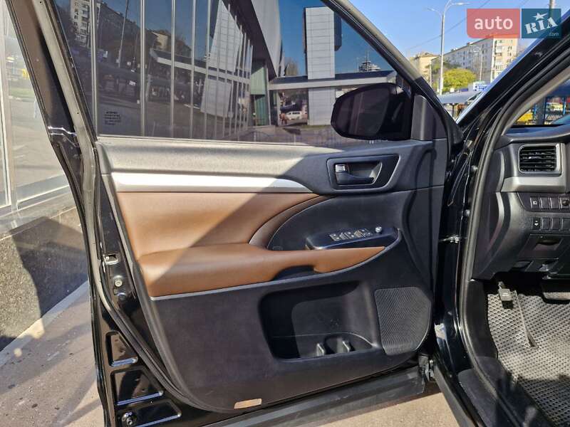 Внедорожник / Кроссовер Toyota Highlander 2018 в Киеве
