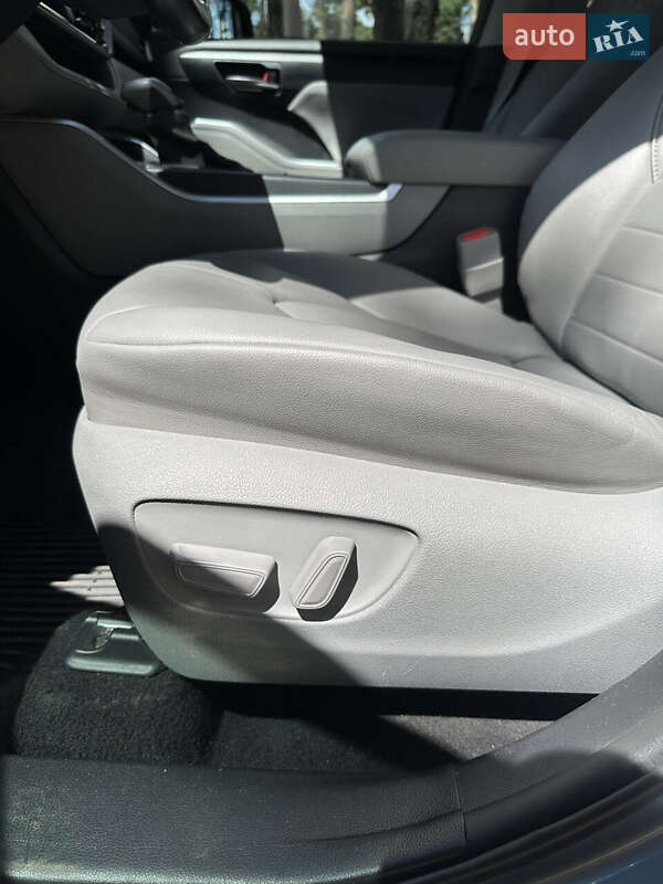 Позашляховик / Кросовер Toyota Highlander 2020 в Білогородці