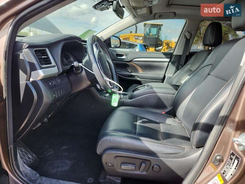 Внедорожник / Кроссовер Toyota Highlander 2018 в Киеве