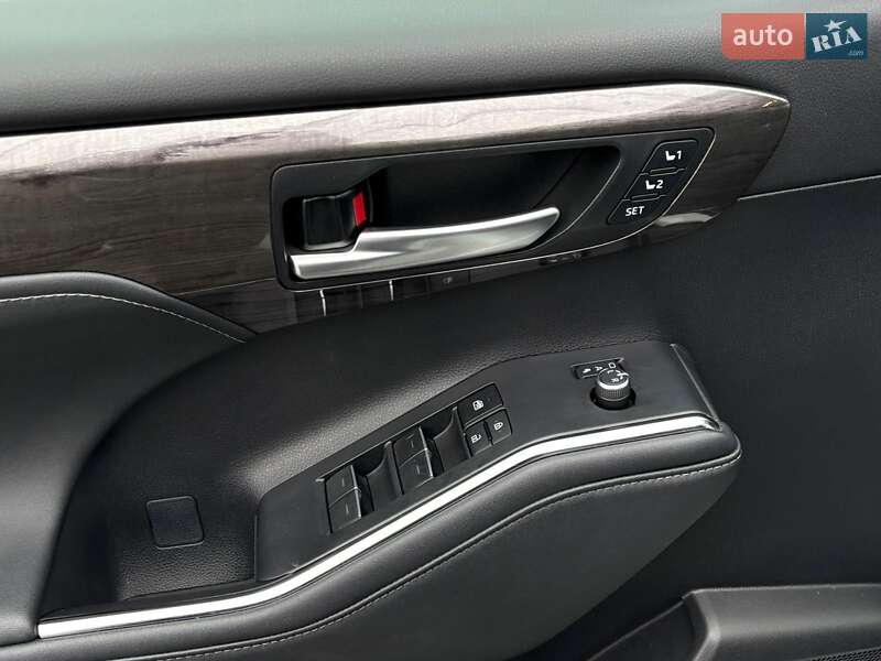 Внедорожник / Кроссовер Toyota Highlander 2023 в Киеве