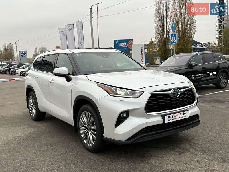 Внедорожник / Кроссовер Toyota Highlander 2023 в Киеве