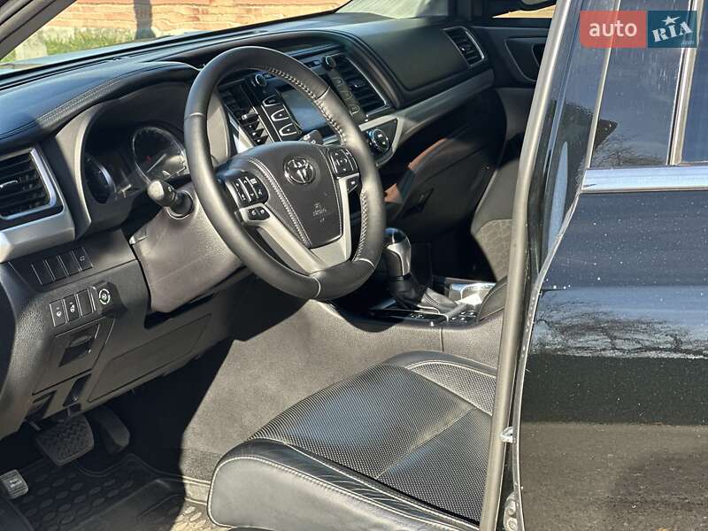 Внедорожник / Кроссовер Toyota Highlander 2014 в Киеве