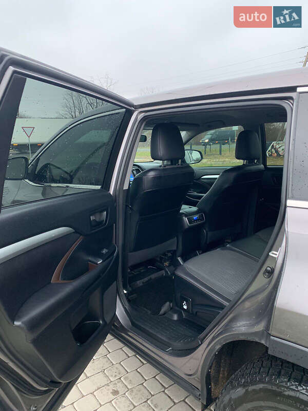 Внедорожник / Кроссовер Toyota Highlander 2015 в Львове фото 11 Внедорожник / Кроссовер Toyota Highlander 2015 в Львове