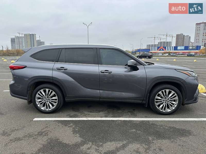 Внедорожник / Кроссовер Toyota Highlander 2023 в Киеве