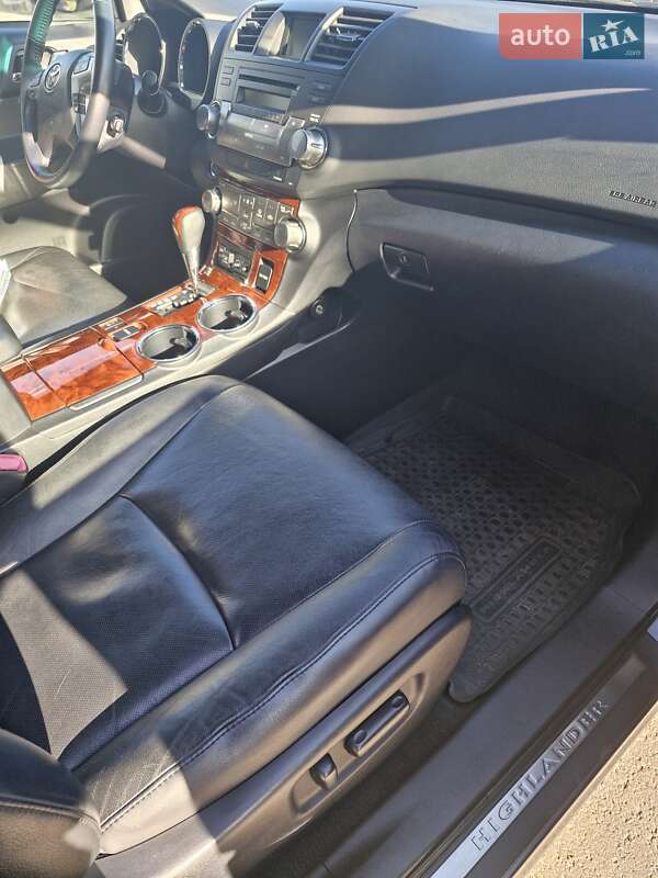 Позашляховик / Кросовер Toyota Highlander 2011 в Києві