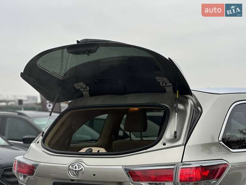 Внедорожник / Кроссовер Toyota Highlander 2016 в Киеве