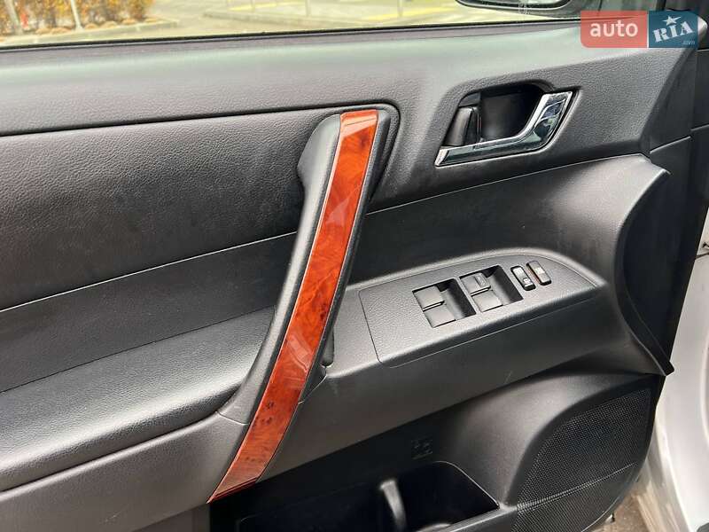 Внедорожник / Кроссовер Toyota Highlander 2011 в Киеве