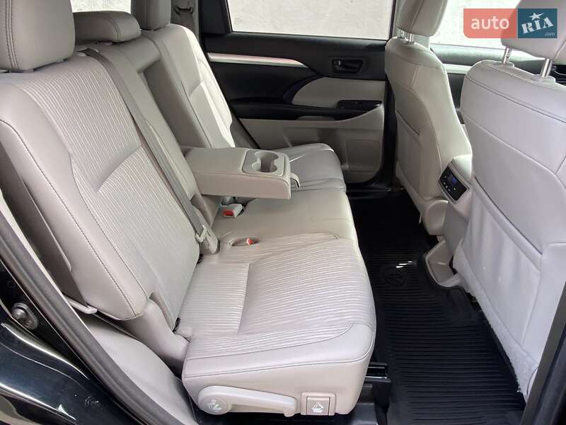 Внедорожник / Кроссовер Toyota Highlander 2018 в Киеве