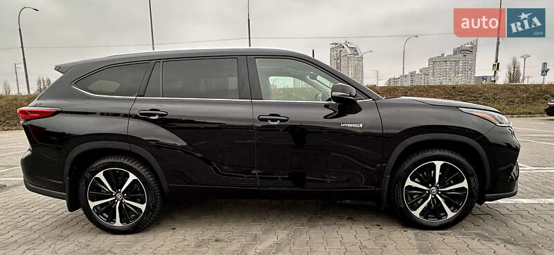 Toyota Highlander 2021