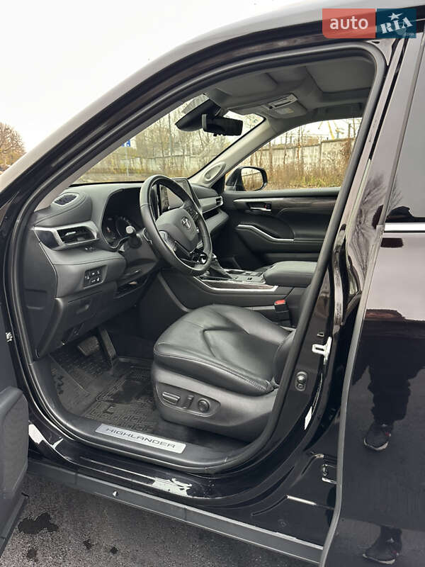 Внедорожник / Кроссовер Toyota Highlander 2021 в Киеве