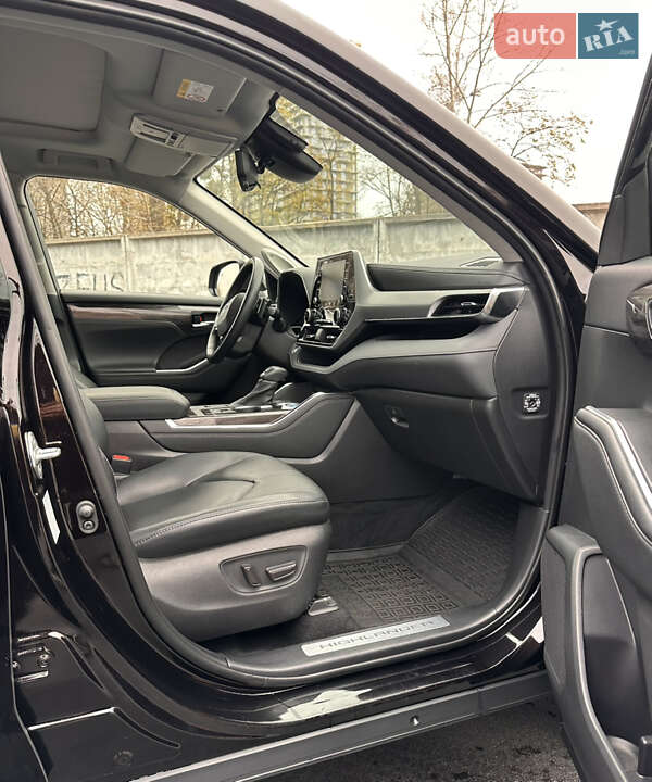 Внедорожник / Кроссовер Toyota Highlander 2021 в Киеве
