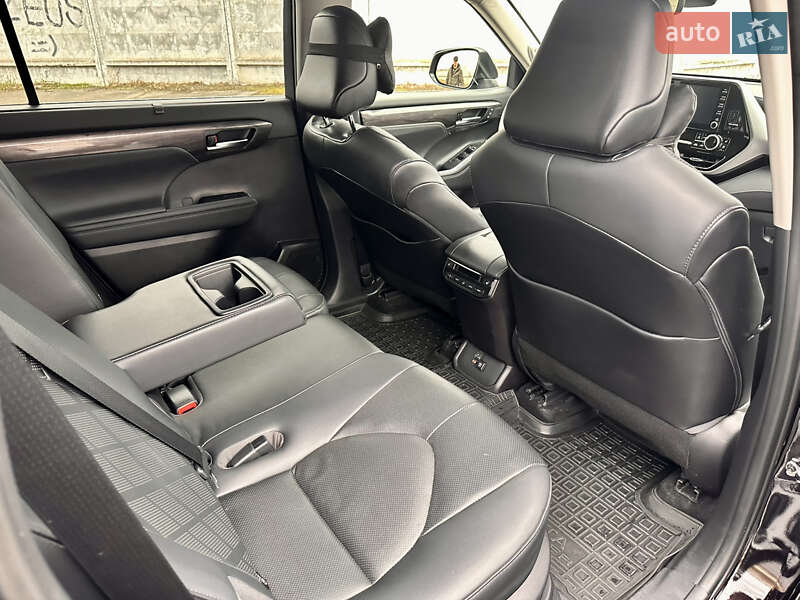 Внедорожник / Кроссовер Toyota Highlander 2021 в Киеве