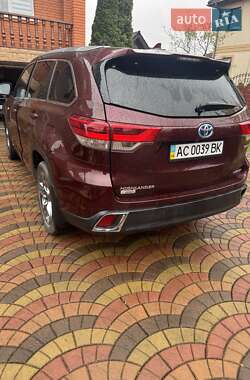 Позашляховик / Кросовер Toyota Highlander 2019 в Луцьку