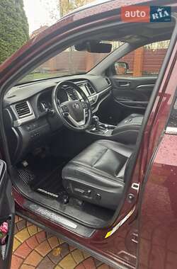 Позашляховик / Кросовер Toyota Highlander 2019 в Луцьку